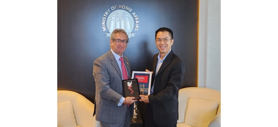 Embajador Manuel Solano sostuvo un encuentro con el Subsecretario del Interior de Singapur
