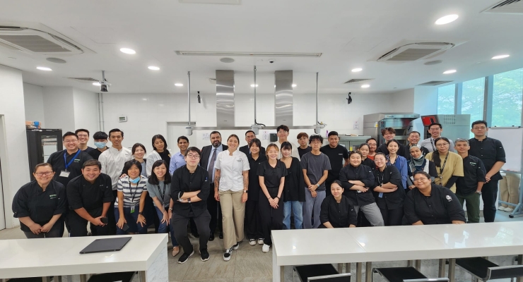 Estudiantes e Instructores del Republic Polytechnic luego de la clase magistral con la Chef Asmar.
