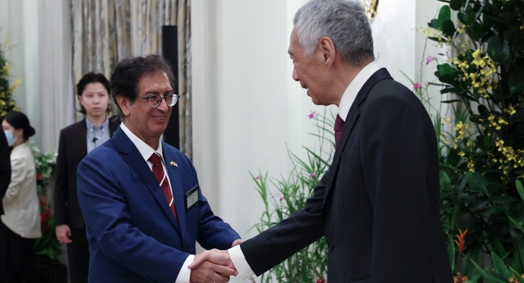 Embajador Solano saluda al Primer Ministro de Singapur, Lee Hsien Loong