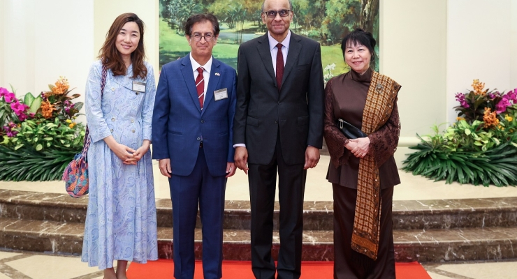 Embajador Solano y Presidente Shanmugaratnam con sus esposas.