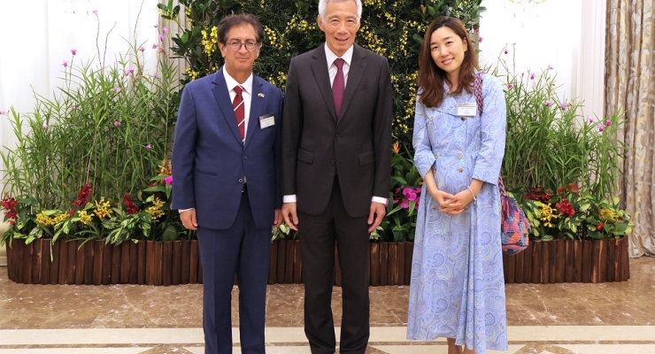 Primer Ministro Lee Hsien Loong acompañado del Embajador Manuel Solano y la Sra. Youngsil Seo.