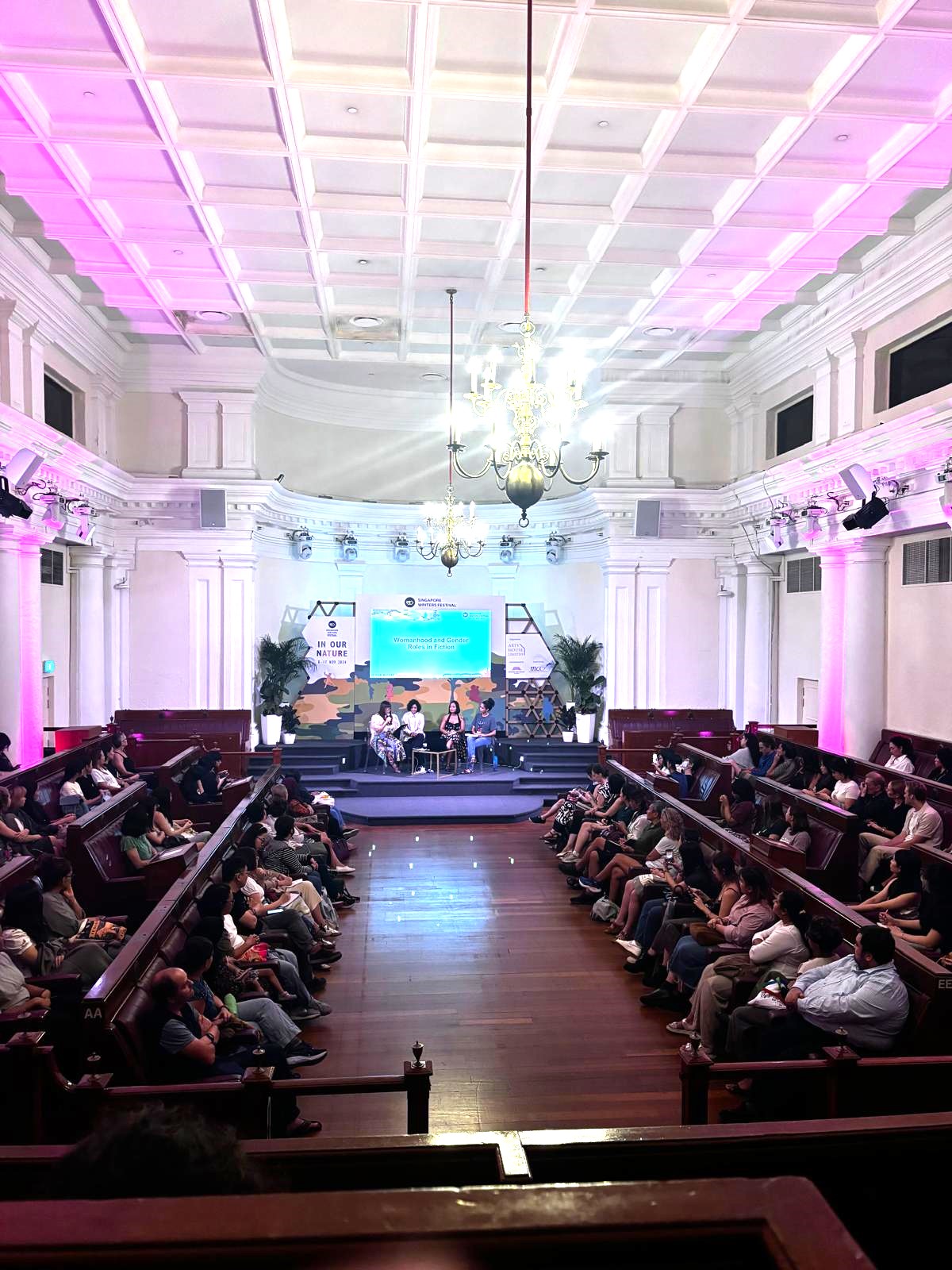 Foto Panorámica del panel La feminidad y los roles de género en la ficción.