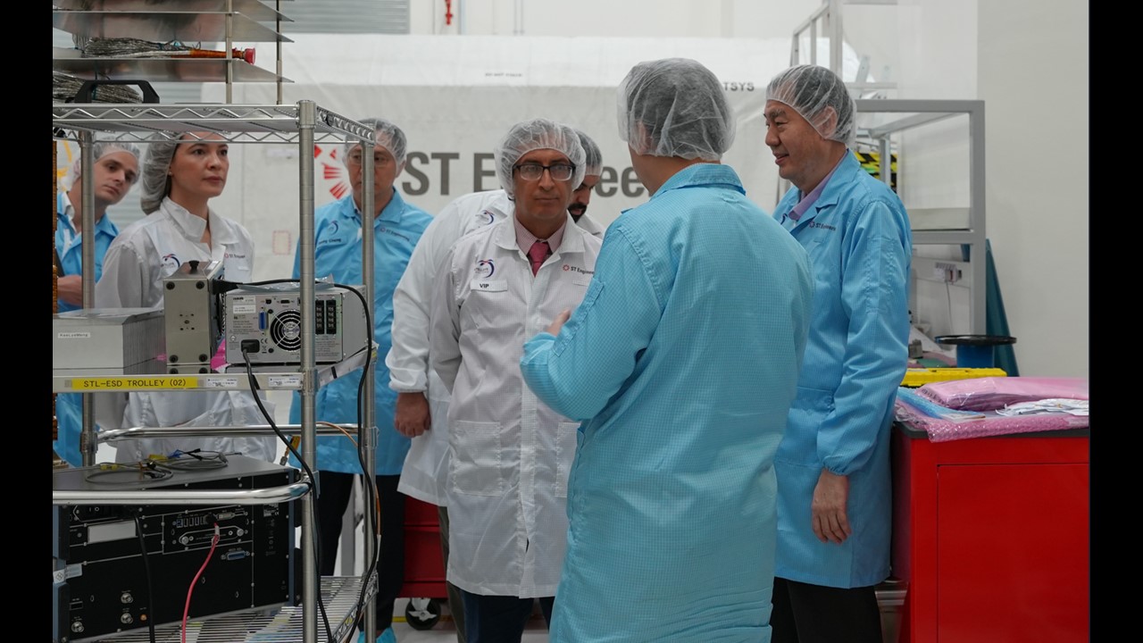 Visita a las instalaciones de ST Engineering Satellite System y ST Engineering Geo-Insights