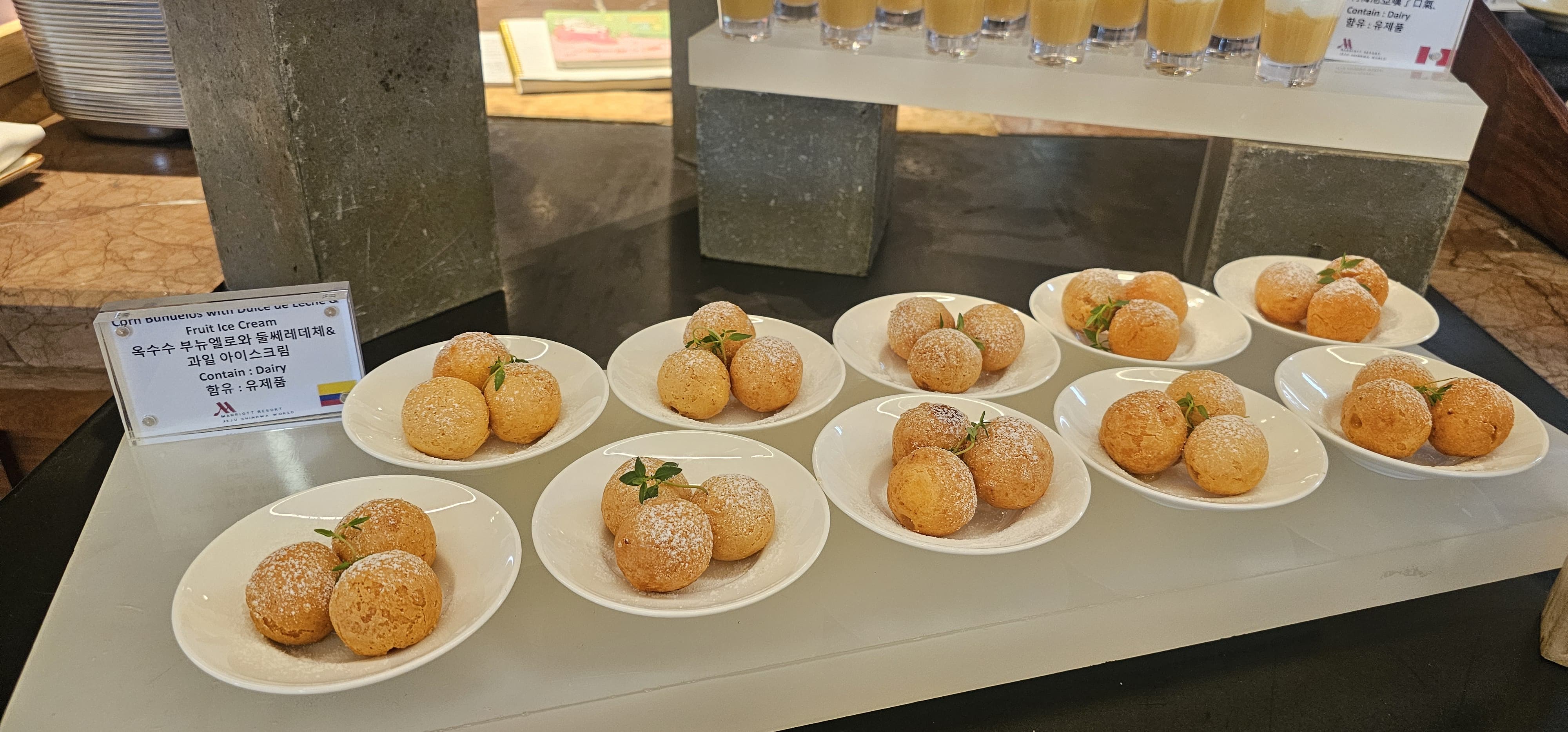 Explicación chef Salgado en cena en la residencia de Colombia. 