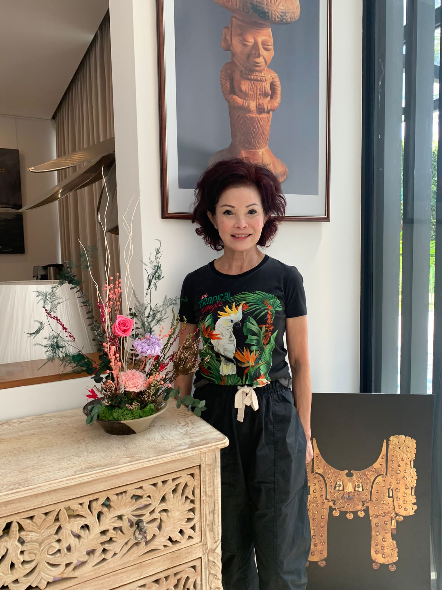 Sra. Linda Sultan, Presidente de la Asociación Internacional de Ikebana en Singapur. 