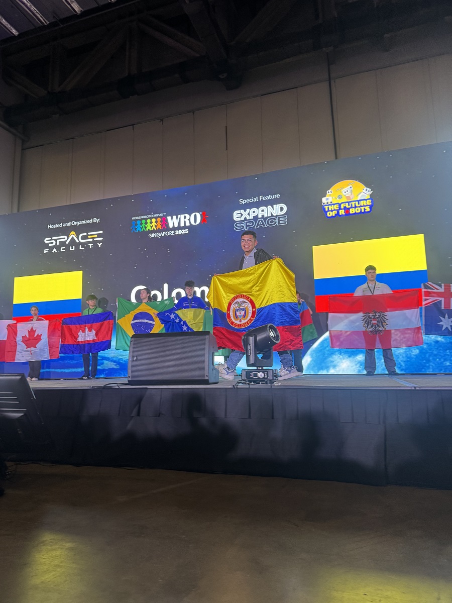 Jóvenes colombianos muestran su talento en la World Robot Olympiad 2025