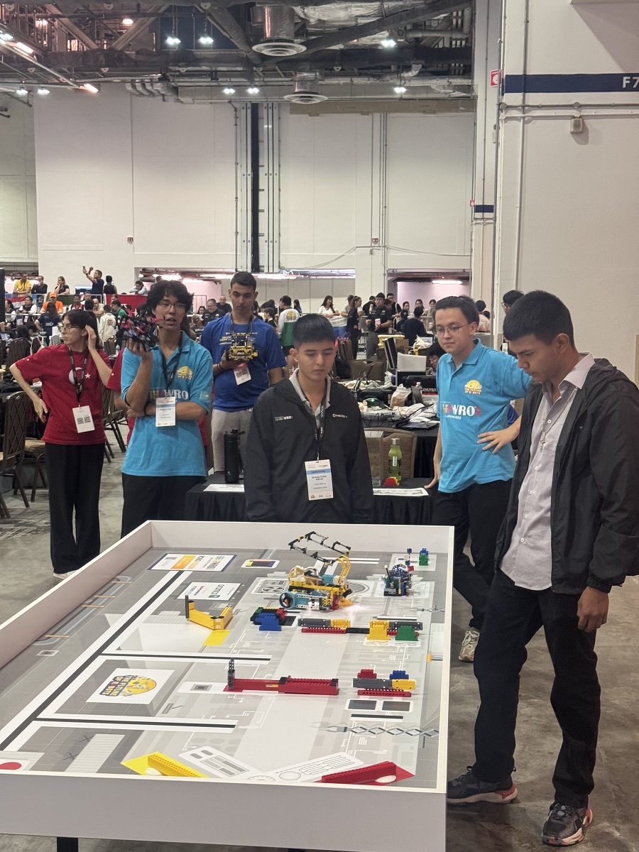 Jóvenes colombianos muestran su talento en la World Robot Olympiad 2025