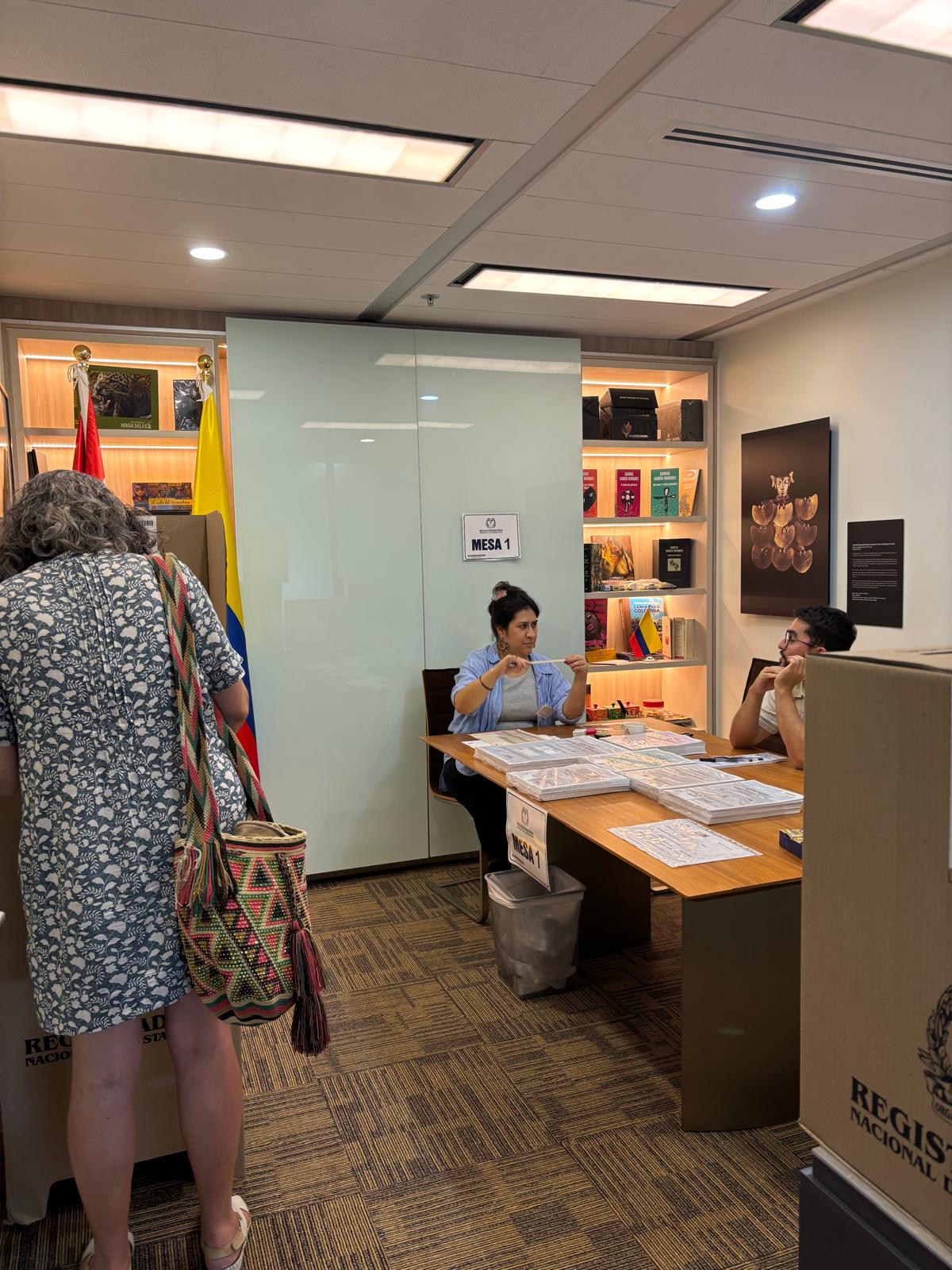 Embajada de Colombia en Singapur y su sección consular agradecen a los ciudadanos que prestaron su servicio como jurados al cierre de elecciones a Congreso 2026