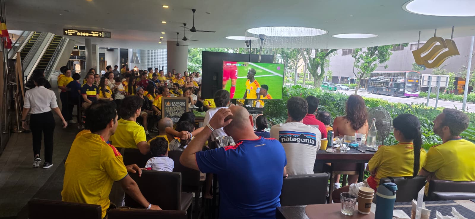 Colombia fortalece sus vínculos comunitarios en Singapur a través de un encuentro alrededor del fútbol