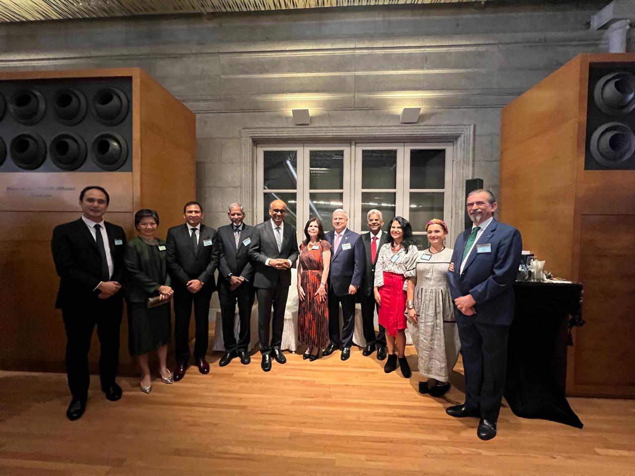 Embajadora Margarita Manjarrez asistió al encuentro anual con el presidente Tharman Shanmugaratnamy