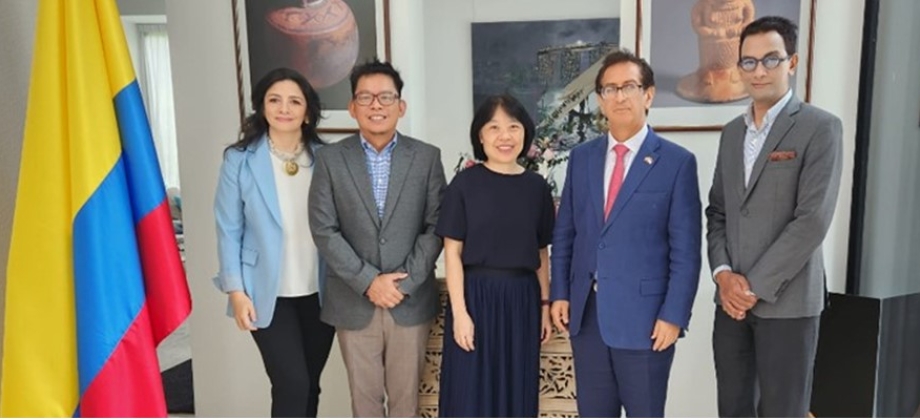 Embajador de Colombia se reúne con la delegación de la dirección de las américas de Singapur