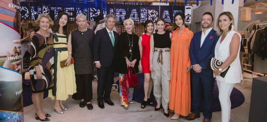 Embajador Manuel Solano promueve la industria de la moda colombiana 
