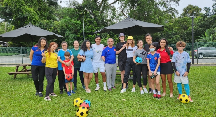 La Embajada de Colombia en Singapur realizó una práctica deportiva de fútbol en Singapur