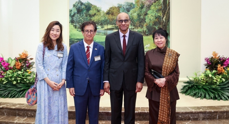Embajador Solano y Presidente Shanmugaratnam, con sus esposas