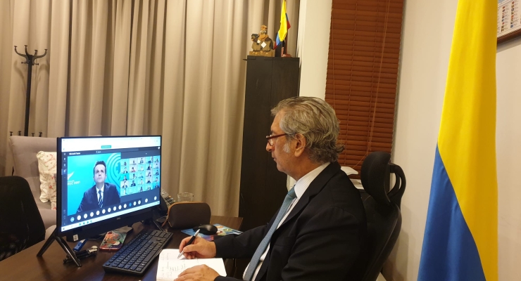Embajador de Colombia participó en encuentro con APEC