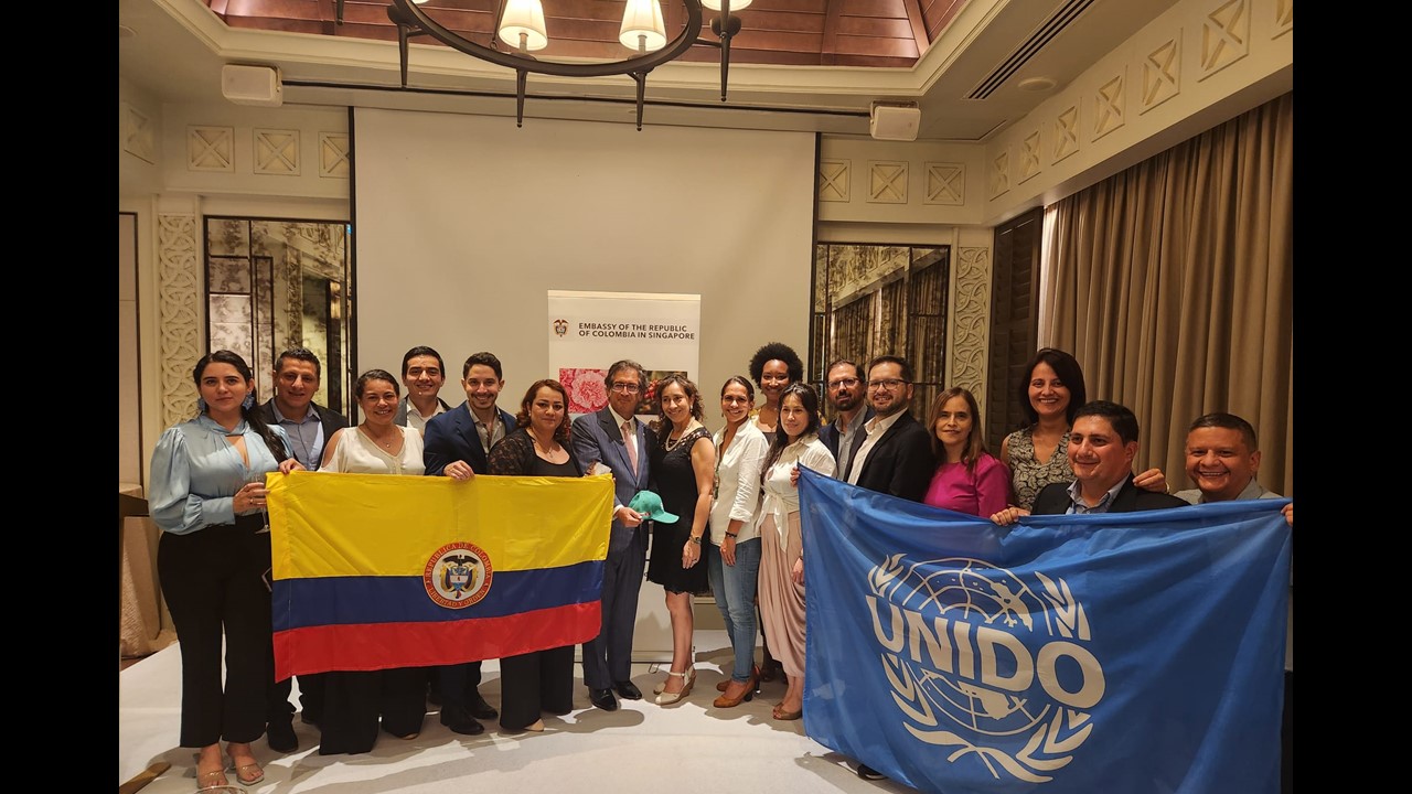 Delegación colombiana intercambia de experiencias en materia de distritos térmicos